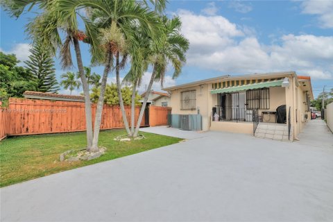Villa ou maison à vendre à Miami, Floride: 3 chambres, 146.97 m2 № 1973478 - photo 12