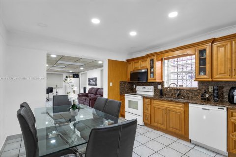 Villa ou maison à vendre à Miami, Floride: 3 chambres, 146.97 m2 № 1973478 - photo 30