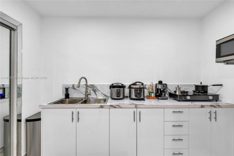 Villa ou maison à vendre à Miami, Floride: 3 chambres, 146.97 m2 № 1973478 - photo 15