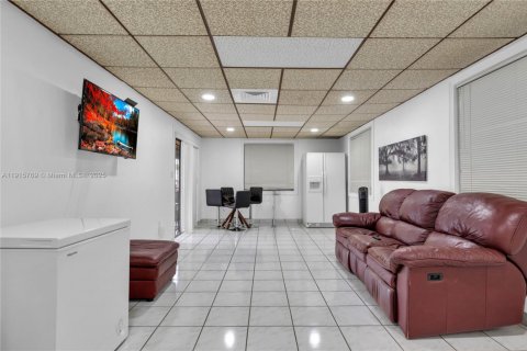 Villa ou maison à vendre à Miami, Floride: 3 chambres, 146.97 m2 № 1973478 - photo 24