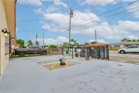 Villa ou maison à vendre à Miami, Floride: 3 chambres, 146.97 m2 № 1973478 - photo 9