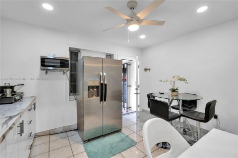 Villa ou maison à vendre à Miami, Floride: 3 chambres, 146.97 m2 № 1973478 - photo 17