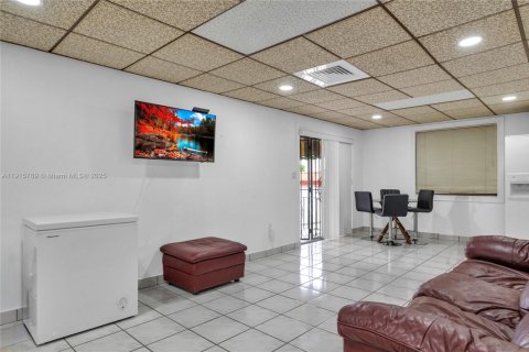 Villa ou maison à vendre à Miami, Floride: 3 chambres, 146.97 m2 № 1973478 - photo 25