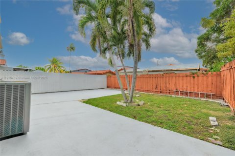 Villa ou maison à vendre à Miami, Floride: 3 chambres, 146.97 m2 № 1973478 - photo 10