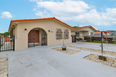 Villa ou maison à vendre à Miami, Floride: 3 chambres, 146.97 m2 № 1973478 - photo 1