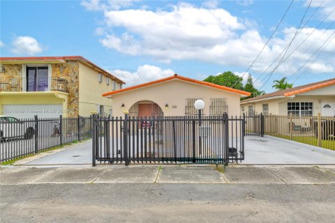 Villa ou maison à vendre à Miami, Floride: 3 chambres, 146.97 m2 № 1973478 - photo 2