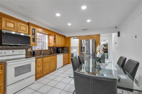 Villa ou maison à vendre à Miami, Floride: 3 chambres, 146.97 m2 № 1973478 - photo 28