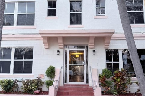 Кондоминиум с 2 спальнями в Майами-Бич, Флорида № 2004978