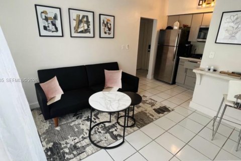 Снять в аренду кондоминиум в Майами-Бич, Флорида 2 спальни, 52.95м2, № 2004978 - фото 2