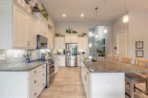 House in New Smyrna Beach, Florida 4 bedrooms, 233.28 sq.m. № 1830100 - photo 5