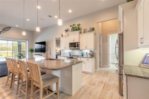 House in New Smyrna Beach, Florida 4 bedrooms, 233.28 sq.m. № 1830100 - photo 4