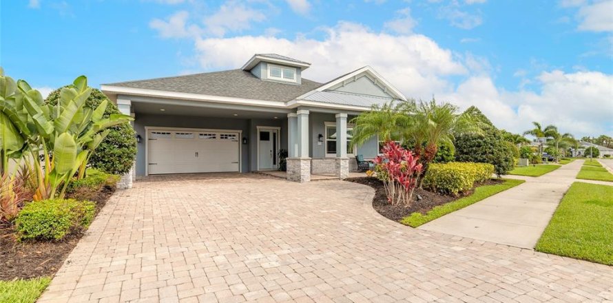 House in New Smyrna Beach, Florida 4 bedrooms, 233.28 sq.m. № 1830100