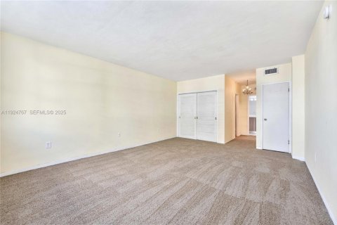 Copropriété à vendre à Miami Beach, Floride: 2 chambres, 122.91 m2 № 1986132 - photo 10
