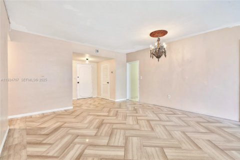 Copropriété à vendre à Miami Beach, Floride: 2 chambres, 122.91 m2 № 1986132 - photo 8