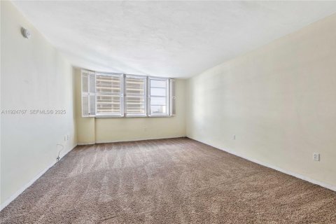 Copropriété à vendre à Miami Beach, Floride: 2 chambres, 122.91 m2 № 1986132 - photo 9