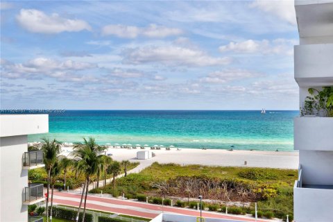 Copropriété à vendre à Miami Beach, Floride: 2 chambres, 122.91 m2 № 1986132 - photo 1