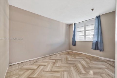 Copropriété à vendre à Miami Beach, Floride: 2 chambres, 122.91 m2 № 1986132 - photo 12
