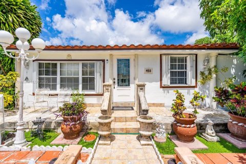 Villa ou maison à louer à Miami, Floride: 3 chambres, 185.43 m2 № 1943767 - photo 1