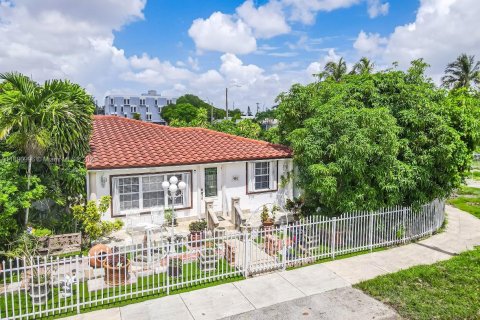Villa ou maison à louer à Miami, Floride: 3 chambres, 185.43 m2 № 1943767 - photo 2