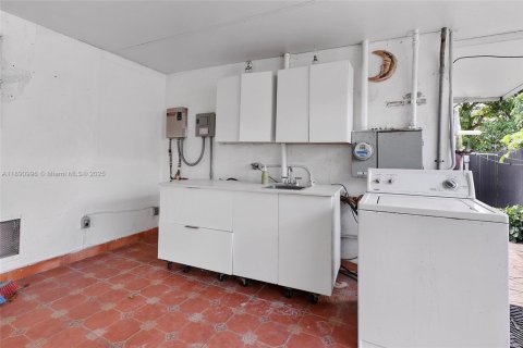 Villa ou maison à louer à Miami, Floride: 3 chambres, 185.43 m2 № 1943767 - photo 17