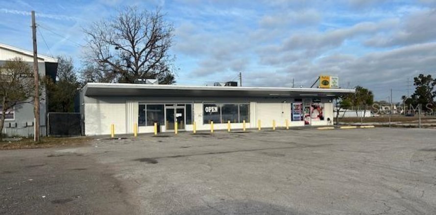 Commercial property in Plant City, Florida 327.76 sq.m. № 1560322