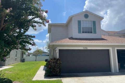 Adosado en alquiler en Saint Petersburg, Florida, 3 dormitorios, 139.35 m2 № 1903994 - foto 1