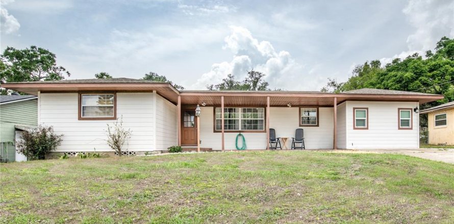 House in Eustis, Florida 3 bedrooms, 208.19 sq.m. № 1679828
