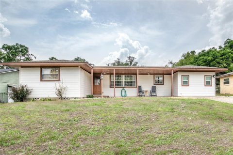 House in Eustis, Florida 3 bedrooms, 208.19 sq.m. № 1679828 - photo 3