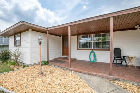 House in Eustis, Florida 3 bedrooms, 208.19 sq.m. № 1679828 - photo 4