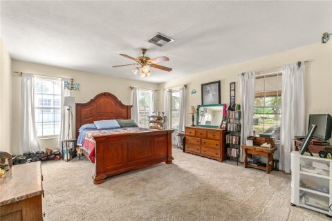 House in Eustis, Florida 3 bedrooms, 208.19 sq.m. № 1679828 - photo 26