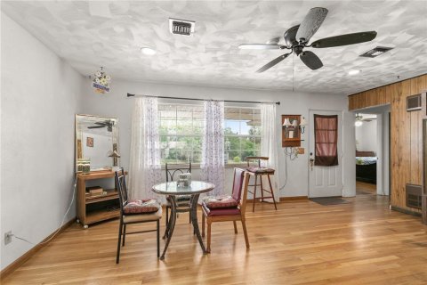 House in Eustis, Florida 3 bedrooms, 208.19 sq.m. № 1679828 - photo 7