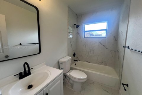 Villa ou maison à vendre à Miami Gardens, Floride: 4 chambres, 113.62 m2 № 1947164 - photo 10
