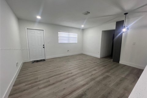 Villa ou maison à vendre à Miami Gardens, Floride: 4 chambres, 113.62 m2 № 1947164 - photo 3