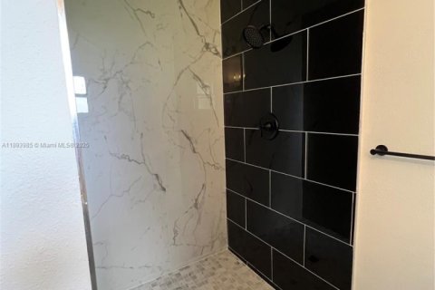 Villa ou maison à vendre à Miami Gardens, Floride: 4 chambres, 113.62 m2 № 1947164 - photo 21