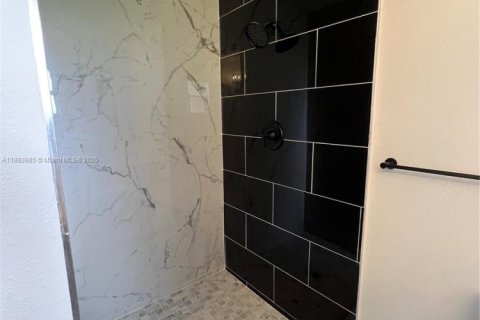 Villa ou maison à vendre à Miami Gardens, Floride: 4 chambres, 113.62 m2 № 1947164 - photo 12