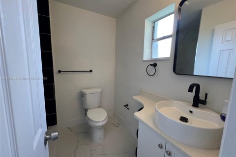 Villa ou maison à vendre à Miami Gardens, Floride: 4 chambres, 113.62 m2 № 1947164 - photo 11