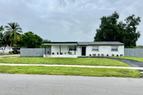 Villa ou maison à vendre à Miami Gardens, Floride: 4 chambres, 113.62 m2 № 1947164 - photo 1