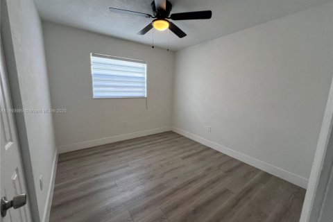 Villa ou maison à vendre à Miami Gardens, Floride: 4 chambres, 113.62 m2 № 1947164 - photo 15