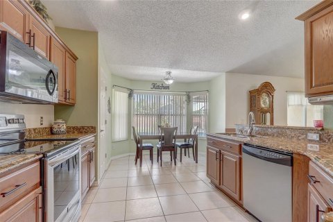 Villa ou maison à vendre à Kissimmee, Floride: 4 chambres, 188.31 m2 № 1804852 - photo 12
