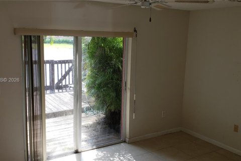 Adosado en alquiler en Miami, Florida, 3 dormitorios, 144.93 m2 № 2008932 - foto 13