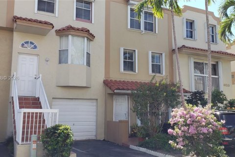 Adosado en Miami, Florida 3 dormitorios, 144.93 m2 № 2008932