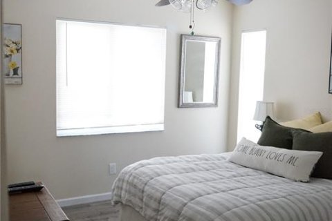 Condo in Sun City Center, Florida, 2 bedrooms  № 1901006 - photo 11