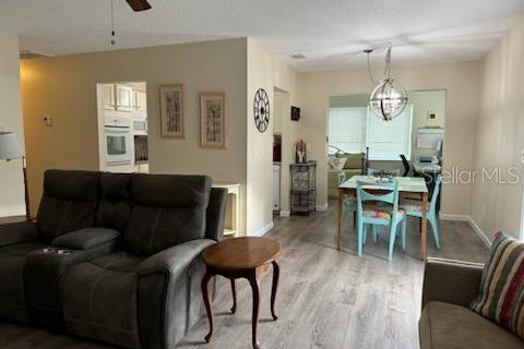 Condo in Sun City Center, Florida, 2 bedrooms  № 1901006 - photo 4