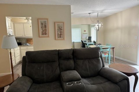 Condo in Sun City Center, Florida, 2 bedrooms  № 1901006 - photo 3