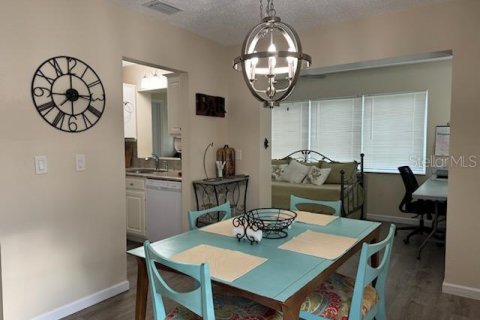 Condo in Sun City Center, Florida, 2 bedrooms  № 1901006 - photo 6