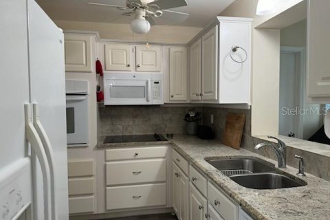 Condo in Sun City Center, Florida, 2 bedrooms  № 1901006 - photo 8