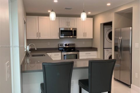 Снять в аренду виллу или дом в Майами, Флорида 2 спальни, 72.84м2, № 1982339 - фото 7