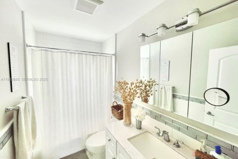 Снять в аренду виллу или дом в Майами, Флорида 2 спальни, 72.84м2, № 1982339 - фото 10