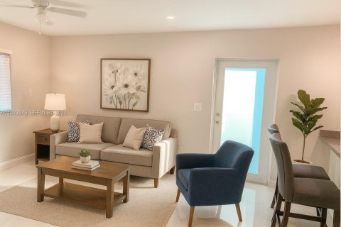 Снять в аренду виллу или дом в Майами, Флорида 2 спальни, 72.84м2, № 1982339 - фото 4