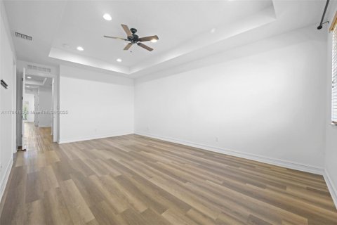 Townhouse in Royal Palm Beach, Florida 3 bedrooms, 234.58 sq.m. № 1715607 - photo 20